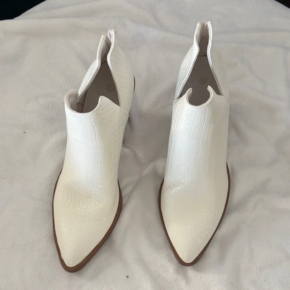 Chic White Croc-Embossed Ankle Booties - Picture 1 of 7